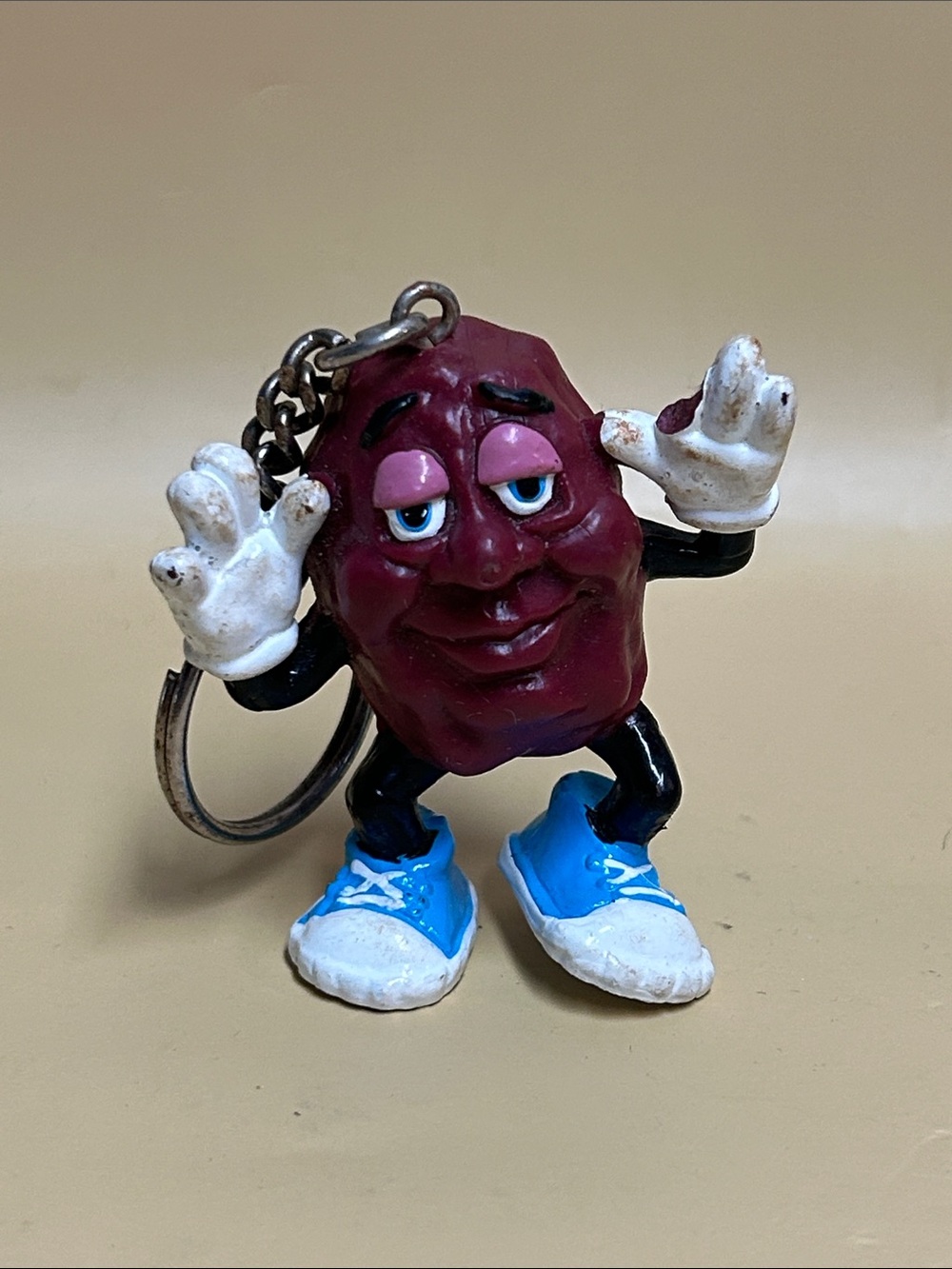 Vintage 1980's California Raisin Keychain Hands In The Air 1987